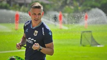 Herdman Ungkap Kondisi Marselino yang Pakai Tongkat, Bisa Main Lawan Kamboja? Pertanyaan yang Mengganjal