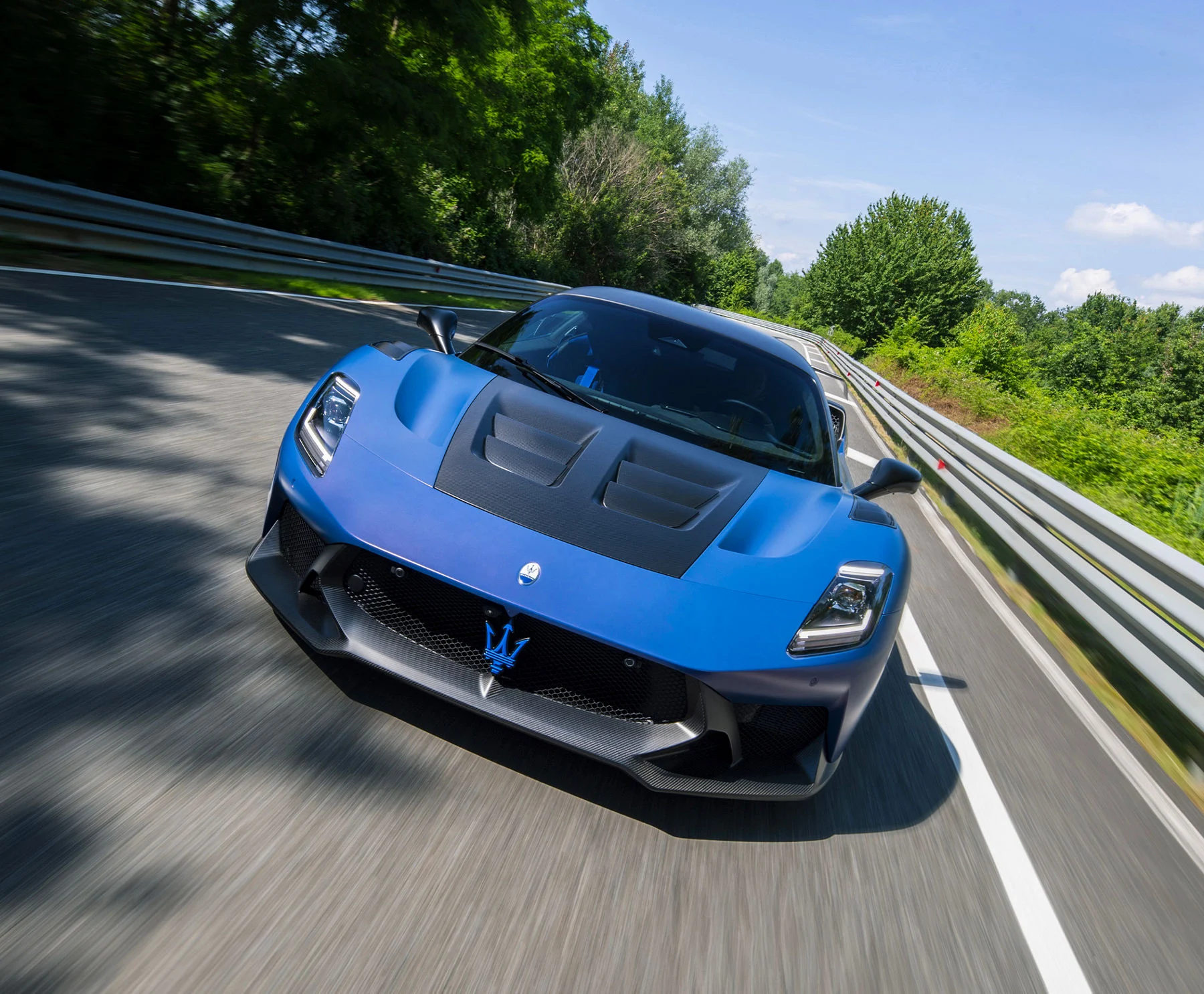 Maserati GT2 Stradale 'Tribute to MC12', Penghormatan untuk Sang Legenda: Mahakarya Otomotif Mewah