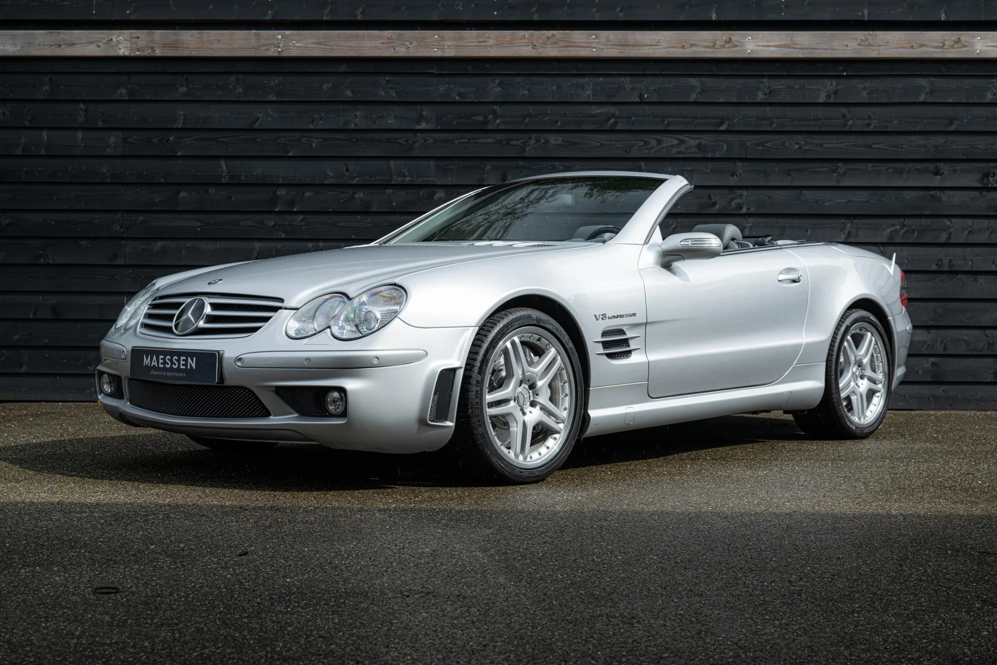 Mengenal Lebih Dekat Pesona Mercedes-Benz SL R230: Dari Roadster ke Coupe