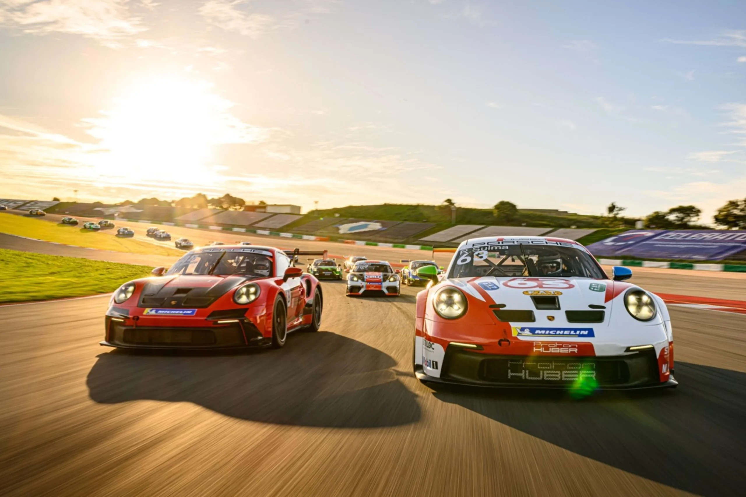 Porsche 911 Challenge: Mengguncang Dunia Motorsport dengan Kecepatan dan Aksesibilitas