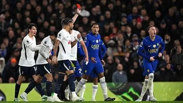 Misteri di Balik Chelsea Hobi Koleksi Kartu Merah: Apa Penyebab Kekalahan Beruntun?